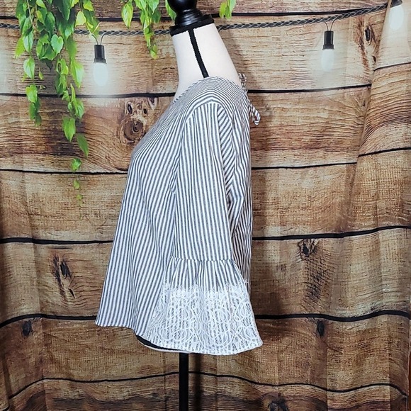 Roommates Chambray White Striped w/ Lace Bell Sleeve Blouse Top Large - Picture 3 of 8
